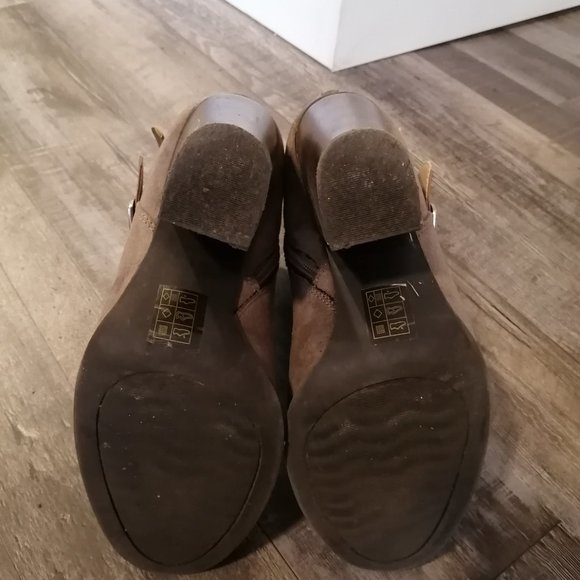 Heeled Boots - Picture 4 of 4